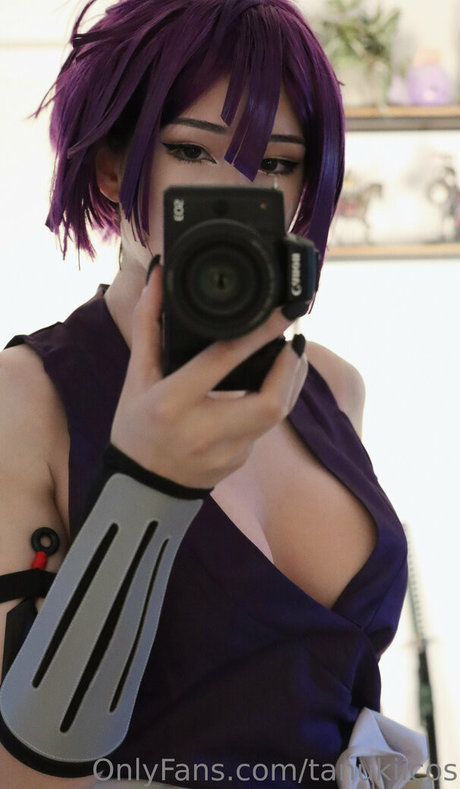 Tanukii Chan erotic model picture