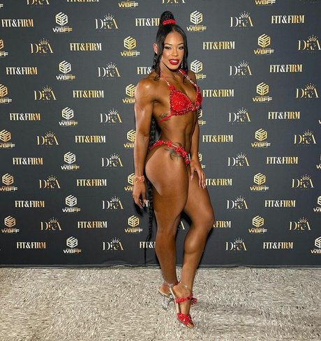 Bianca Belair star nude image