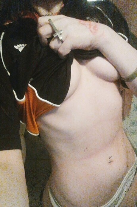 Magui Sunshine model naked photo