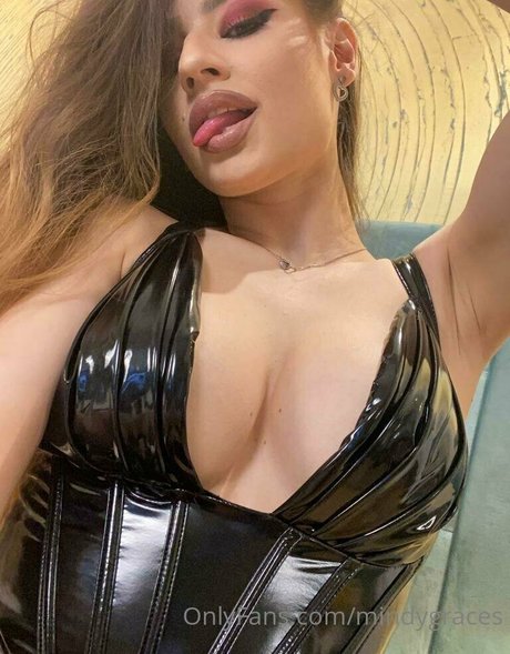 mindygraces naked model gallery
