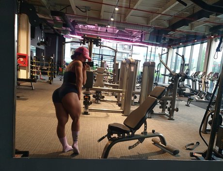 quadsqueeen naked pornstar photos