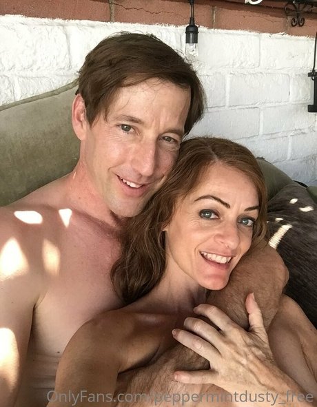 peppermintdusty free model top picture