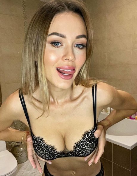AnnaViktoriaSt naked pornstar galleries
