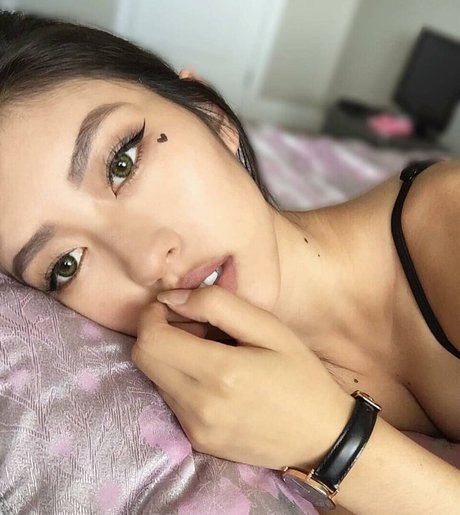 Vyxphan naked pornstar pics