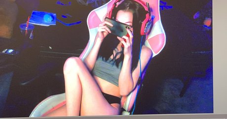 FrontDeskLady high quality actress img