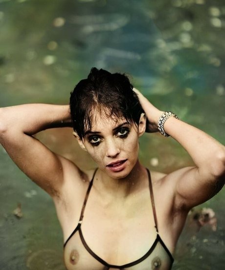 Maya Hawke naked pornstar pictures