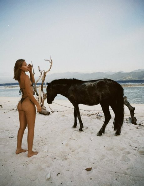 bellllaatop high quality actress pictures