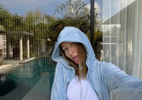 bellllaatop art model img