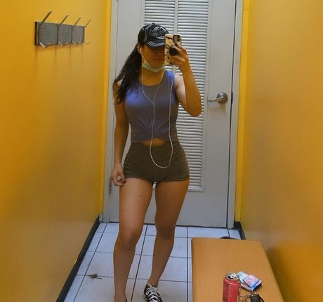 Roxanne Perez free model image