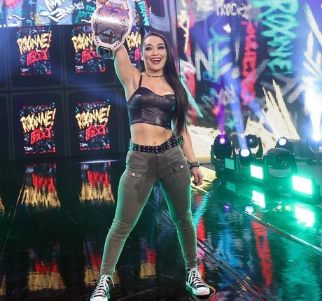 Roxanne Perez hot star photos