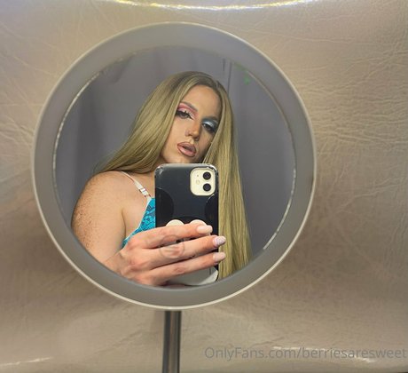 berriesaresweet naked pornstar picture