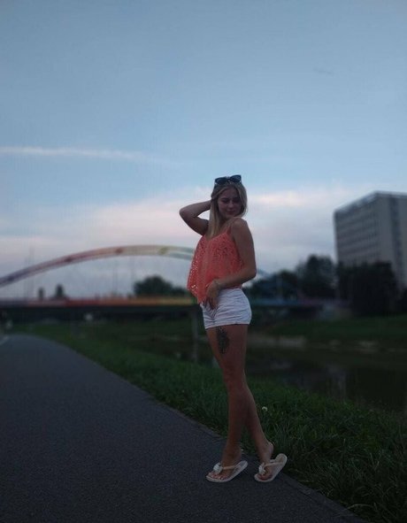 a tendergirl vialeti hot model images