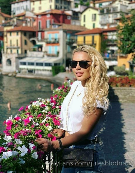 Julesblodna39 erotic star pic