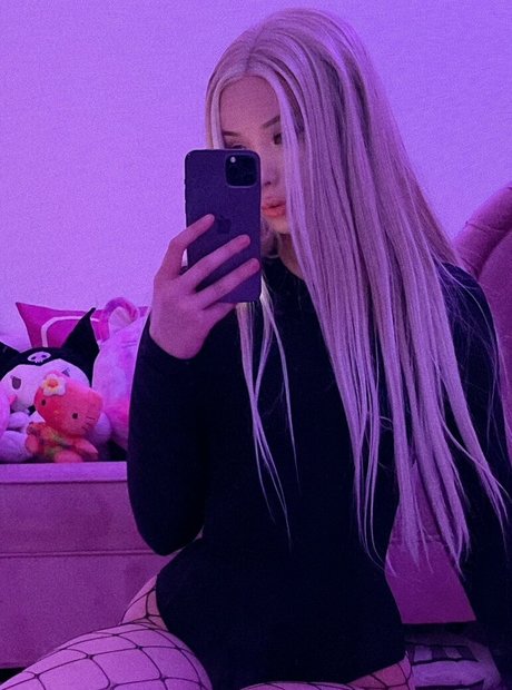 Carmen King model hot pic