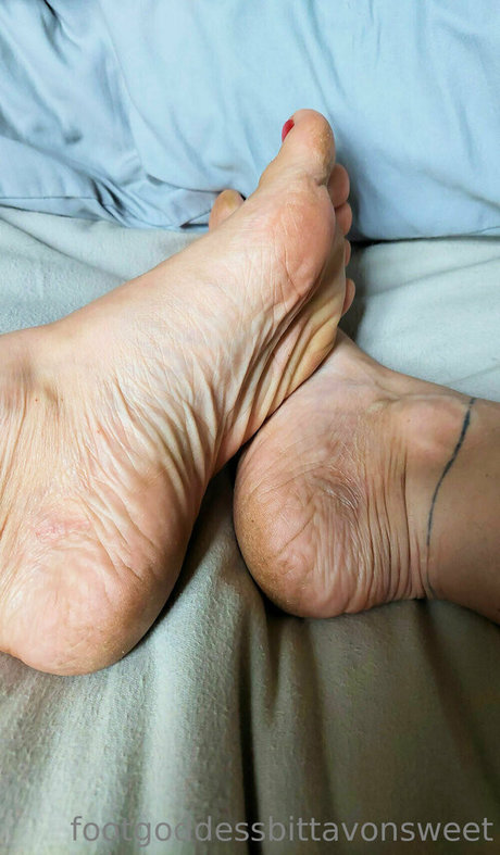 footgoddessbittavonsweet erotic model img
