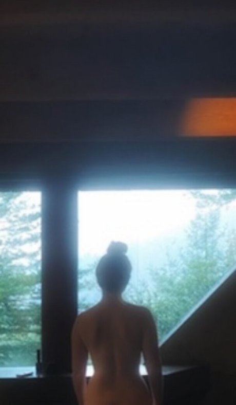 Molly Quinn pornographic star images