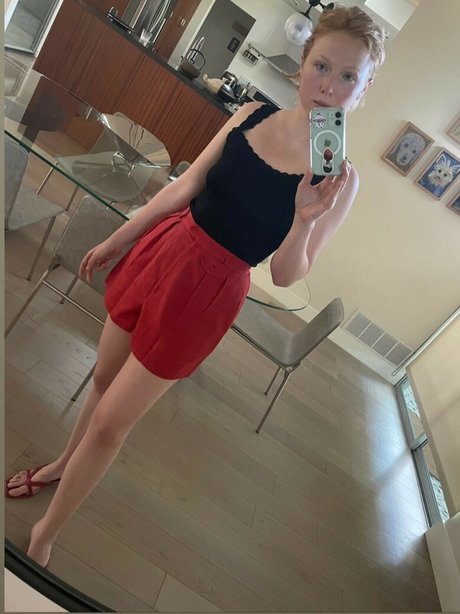 Molly Quinn pretty actress pics