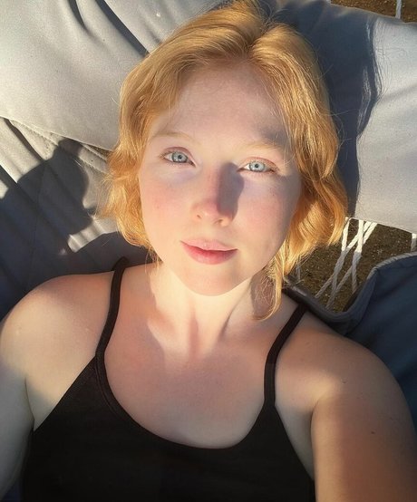 Molly Quinn exclusive actress archive