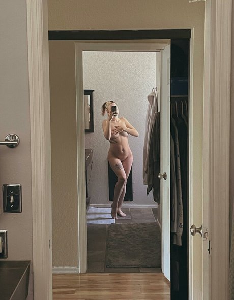 Peachy Shea hd pornstar gallery