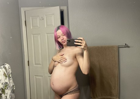 Peachy Shea porn model galleries