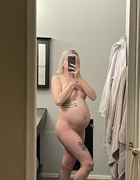 Peachy Shea model sex image