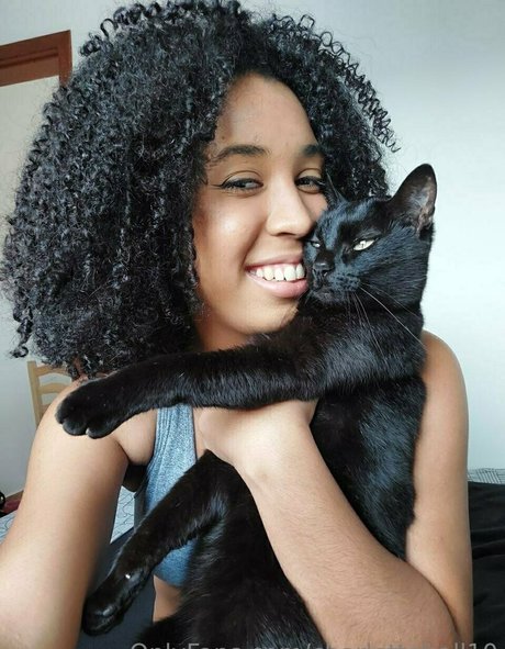 its charl0ttehall model top pictures