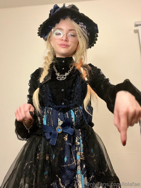 lolafae model art photo