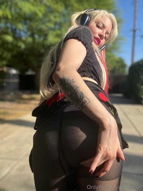 lolafae model exclusive image