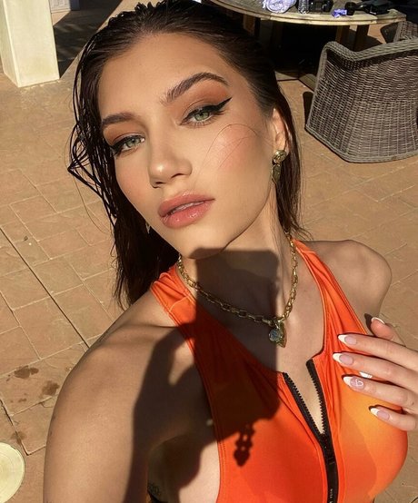 Madison Lewis star erotic image