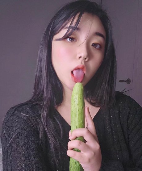 e chi h model porn picture