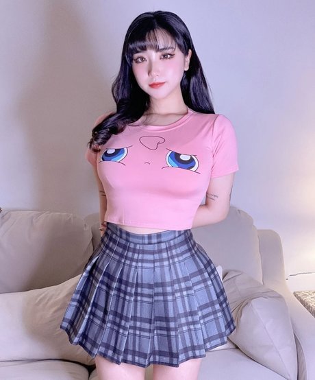 e chi h star nudes picture