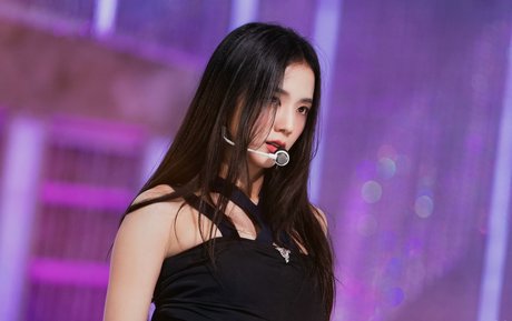 Jisoo beautiful actress pics