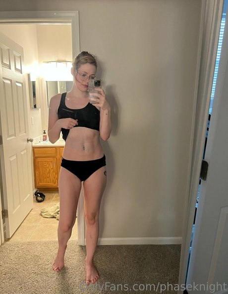 Phaseknight model sexy pics