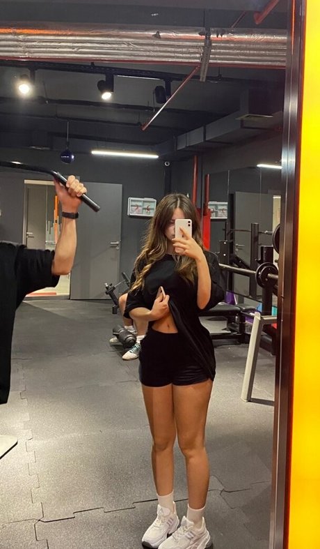 baharkayaar star hot pictures