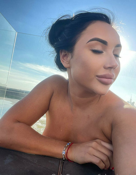 lola dazzle beautiful actress galleries