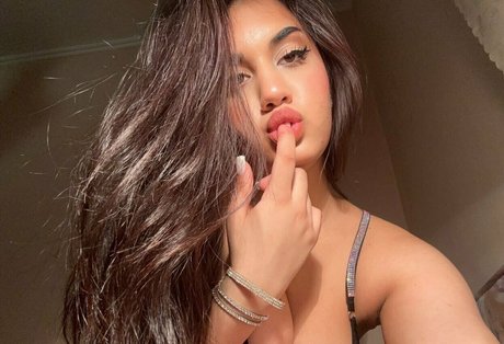 kylienextdoor69 nudes star img