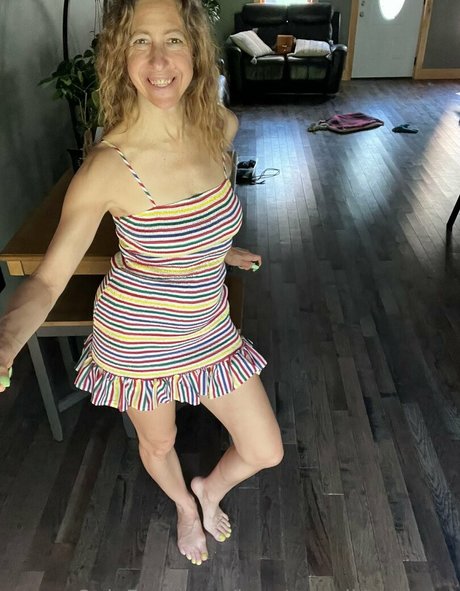 longtoesally stormy model pretty picture