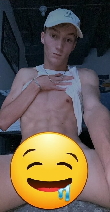blondeboybradfree model nude pic