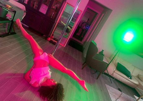 itsmekiraperez perfect model photo