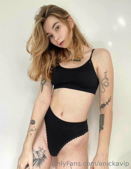 anickavip nudes model galleries