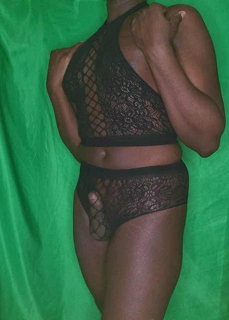 fatalefemboy profile pic