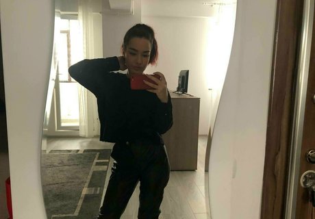 aubrey frost sexy model picture