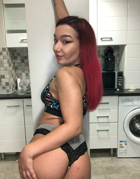 aubrey frost top model image