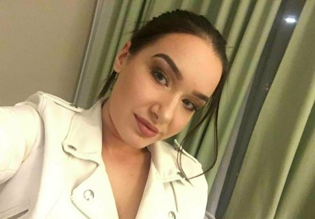 aubrey frost beautiful actress galleries