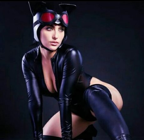 Annykalmeidaa model image