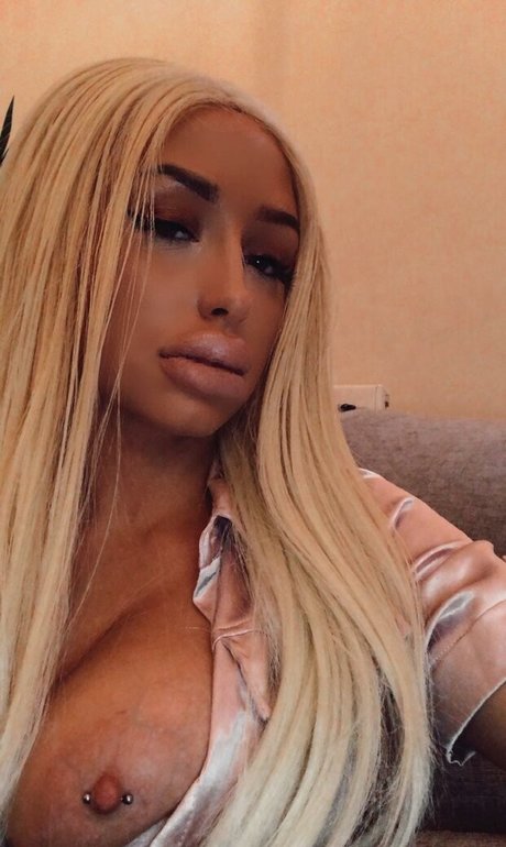 Bimbobrookelle model adult photos