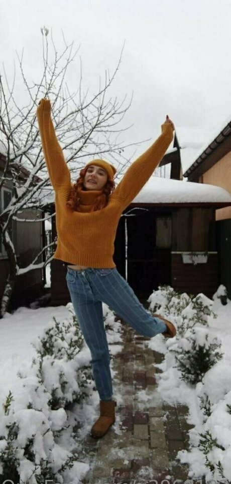 moniiikaaaa pretty model image