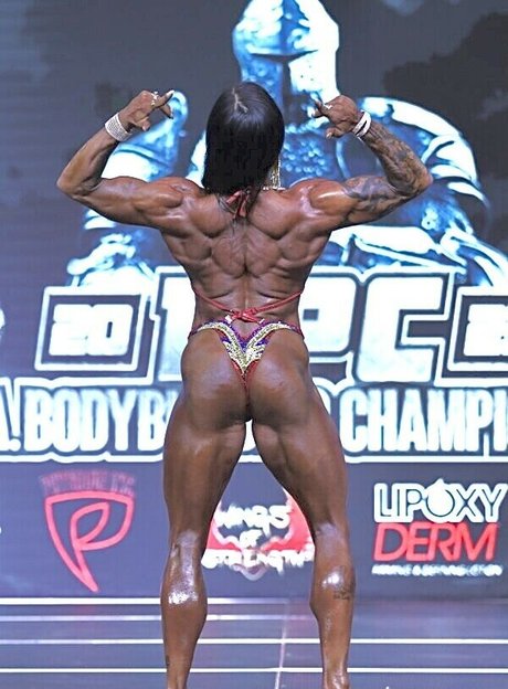 bree physique ifbbpro art star pic