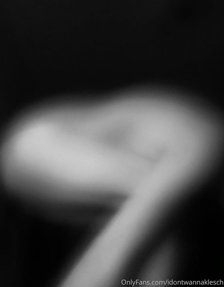 idontwannaklesch pornographic model pic