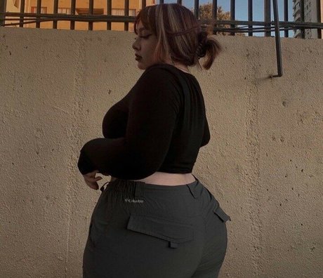 mathildawtf art model picture